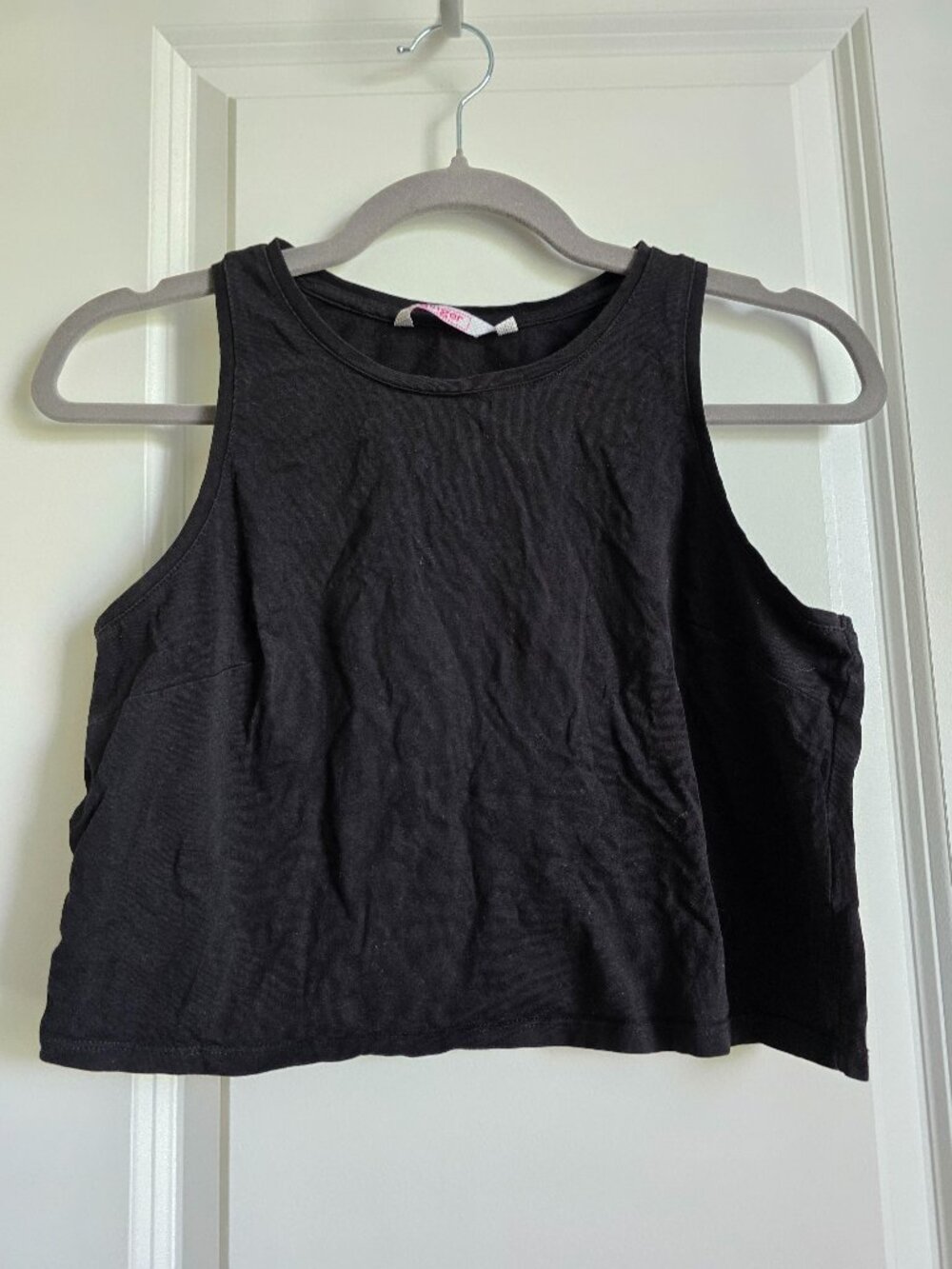 Black Basic High-Neck Cropped Tank